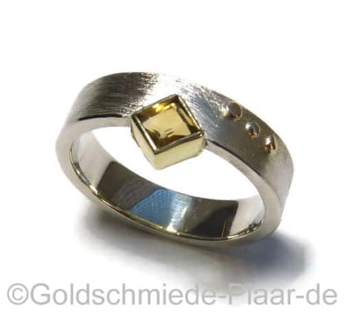 Ring aus Silber mit Citrin im Carree-Schliff