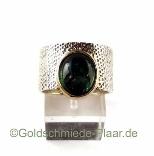 Silber-Ring mit grünem Turmalin in Gold vorn