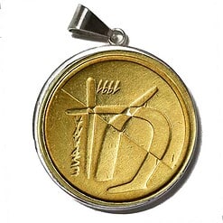 2 Kettenanhänger 5 Pesetas mit Ketten